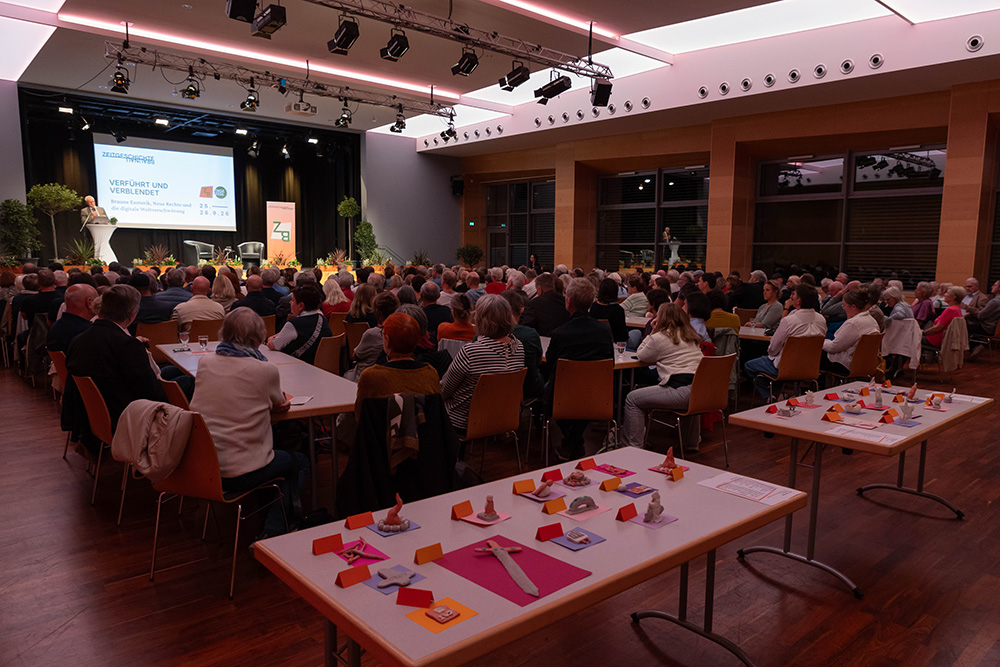 Der große Saal des VAZ war bis auf den letzten Platz besetzt. Foto: VZG/Photogräfin