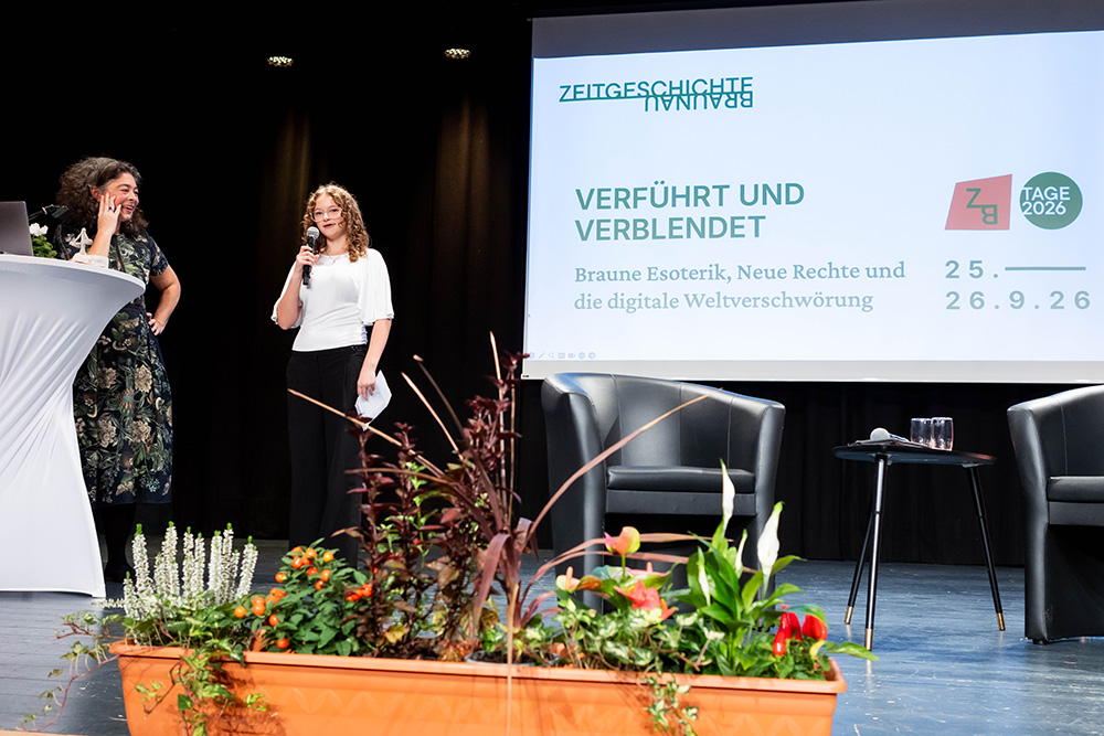 Eine von über 200: Eine Schülerin erzählte von ihren Eindrücken von den Schüler:innen-Workshops, die von Antonia Plessing organisiert und durchgeführt wurden. Foto: VZG/Photogräfin