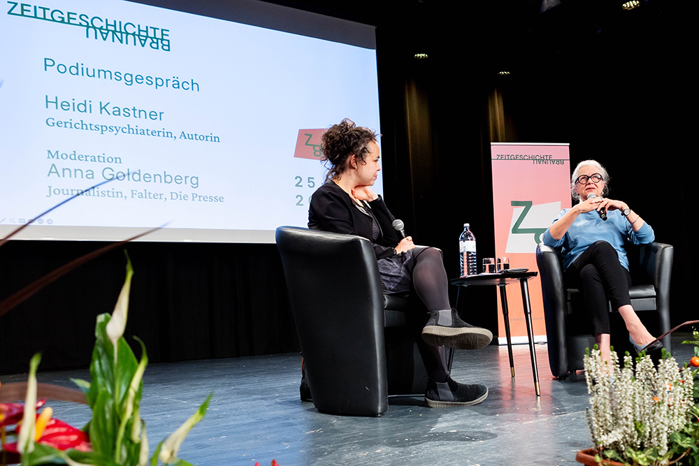 Die Gerichtspsychiaterin Heidi Kastner im Talk mit der Journalistin und Autorin Anna Goldenberg. Foto: Photogräfin