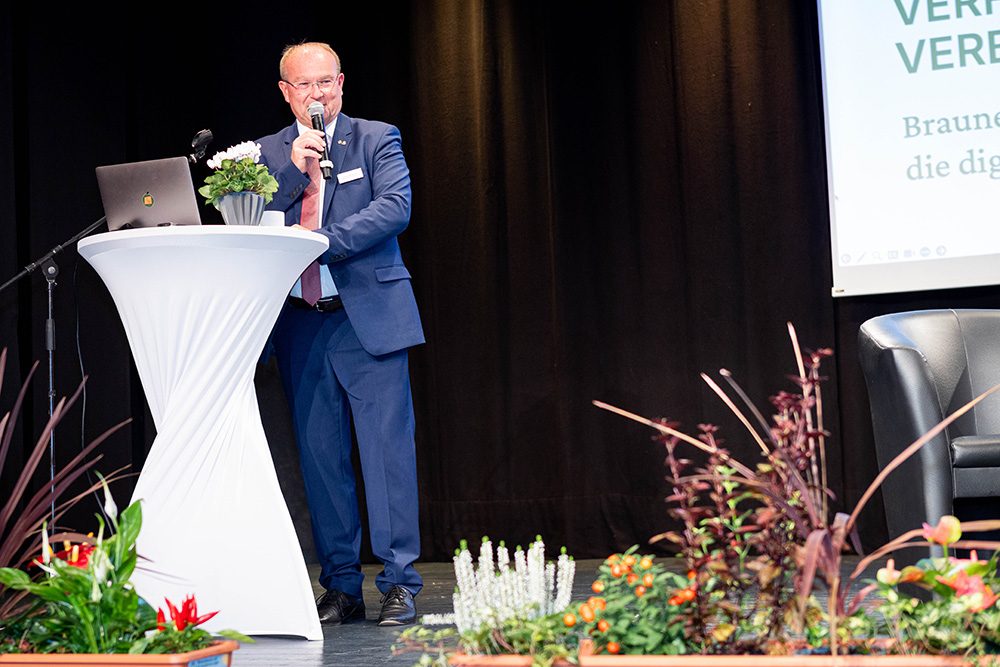 Bürgermeister Johannes Waidbacher während seiner Eröffnungsrede. Foto: VZG/Photogräfin