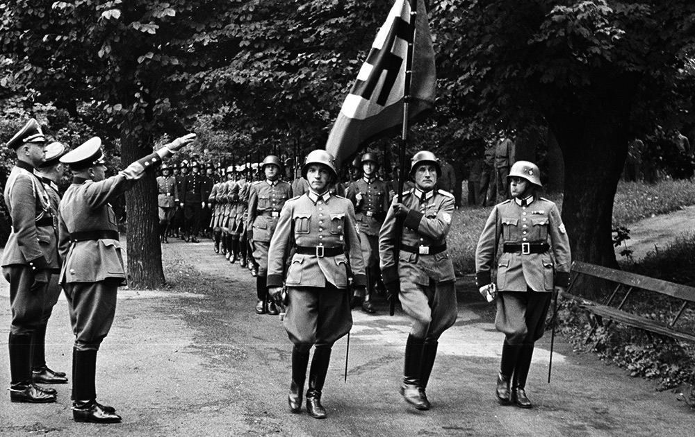 Ausstelllung-Hitlers-Exekutive-Braunau.jpg