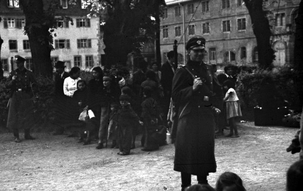 Zeitgeschichte-Tage-2000-Titel-Bundesarchiv_R_165_Bild-244-52_Asperg.jpg